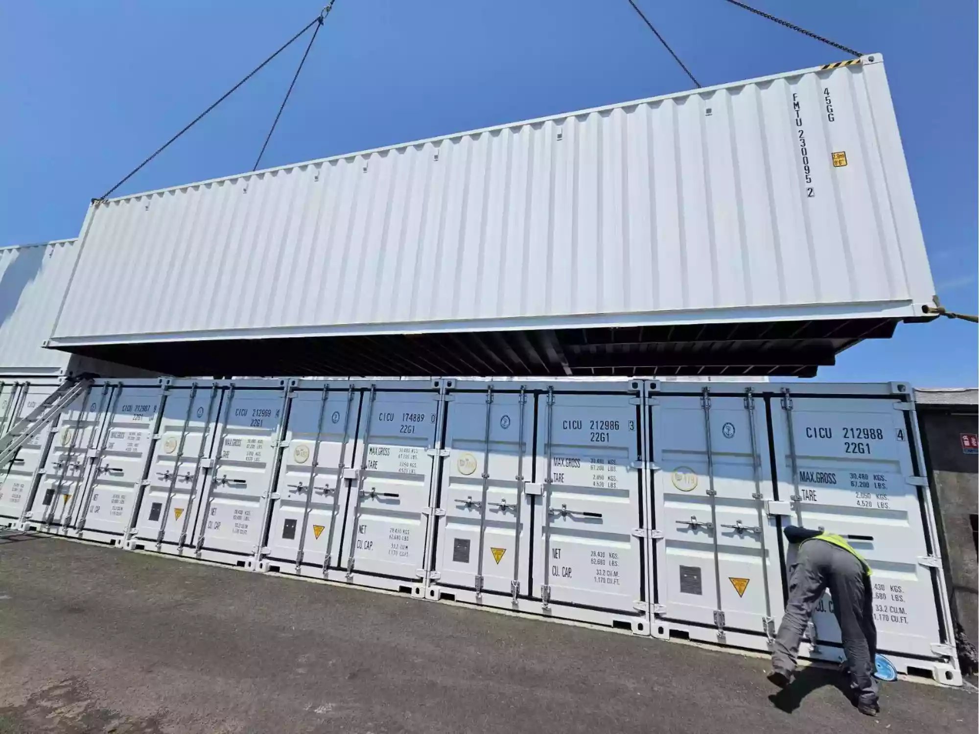 40ft-8-sided-open-doors-storage-containers-on-site-construction
