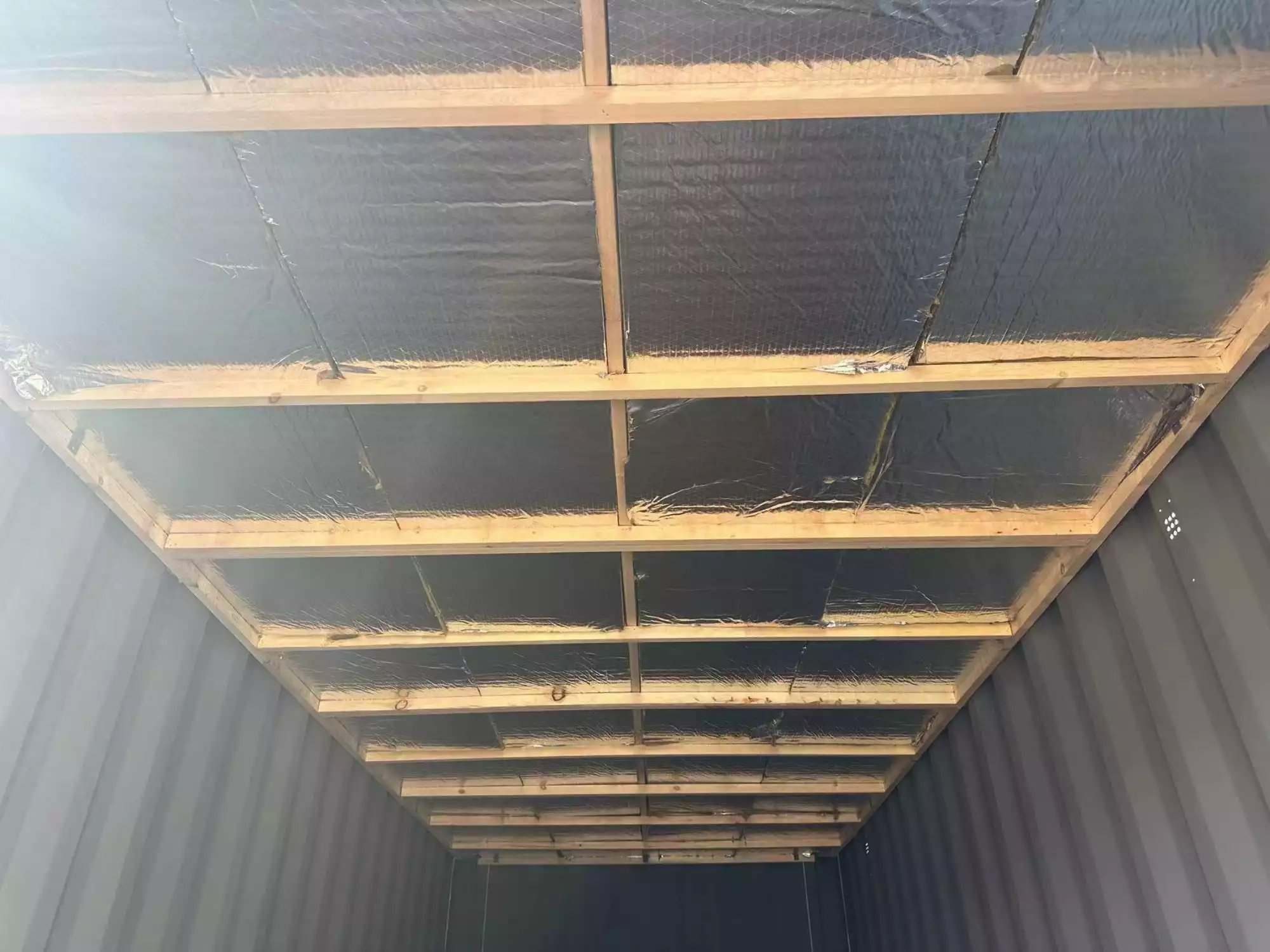 Insulated-Ceiling-of-storage-Shipping-Container